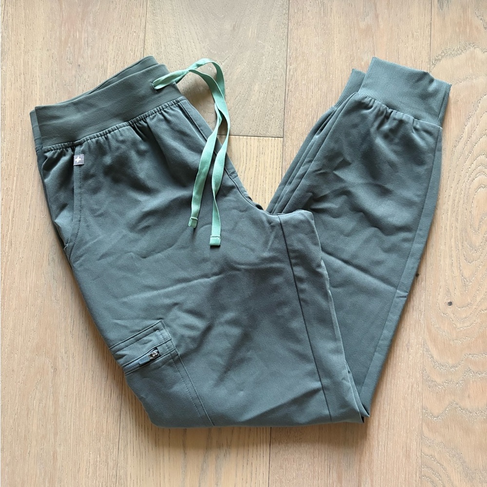 NWOT figs bonsai Zamora joggers size small reg length - Picture 4 of 4